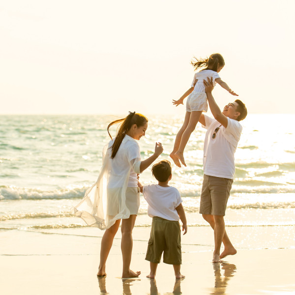 Reisen mit Kleinkindern in den Sommerurlaub: Herausforderungen und hilfreiche Tipps!