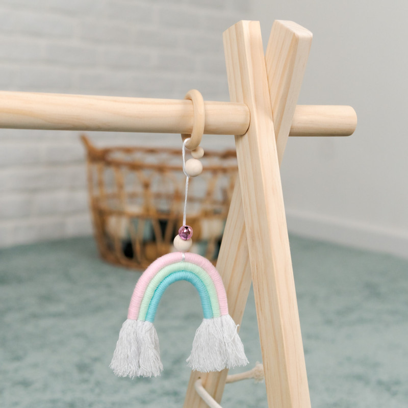 Hilft, die Verbindung zwischen Handbewegung und Sehsinn herzustellen Holz-Spielbogen für Kinder ab zwei Monaten