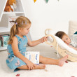 Fördert die Entwicklung der Grobmotorik und stärkt das Selbstbewusstsein. Die Montessori-Schaukel vereint Spielspaß mit positiver Förderung der körperlichen und geistigen Entwicklung.