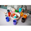 Montessori-Kugeln und Becher Montessori-Kugeln und Becher