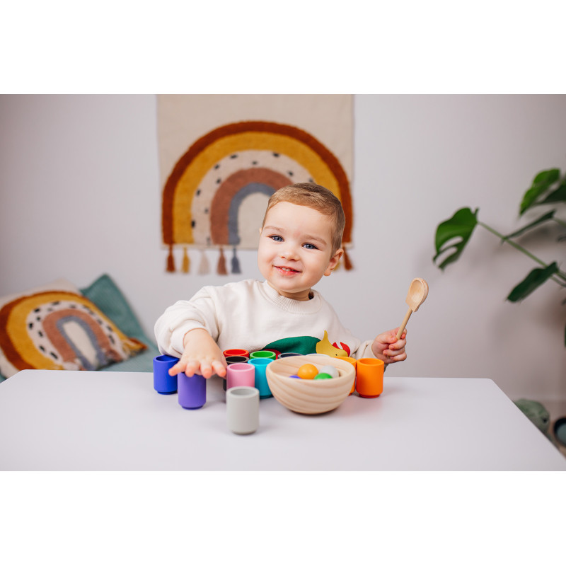 Montessori-Kugeln und Becher Montessori-Kugeln und Becher