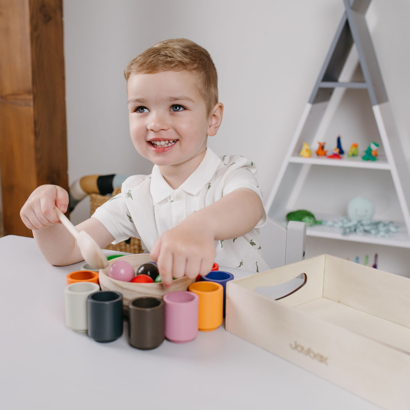 Montessori-Kugeln und Becher Montessori-Kugeln und Becher