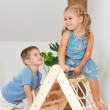 Dreiseitiges Pikler-Dreieck mit Kletterwand und Seil Dreiseitiges Pikler-Dreieck mit Kletterwand und Seil