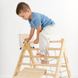 Dreiseitiges Pikler-Dreieck mit Kletterwand und Seil Dreiseitiges Pikler-Dreieck mit Kletterwand und Seil
