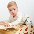 Kombination aus Pikler-Dreieck, Montessori-Schaukel und beidseitig nutzbarem Rutschbrett Elegantes Montessori-Kletterset mit Pikler-Dreieck und Giraffenmotiv