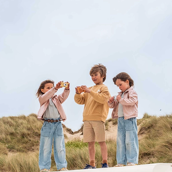 Kinder mit Kameras