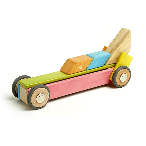 Magnetbausteine Tegu Tints 42 Stk. in Form eines Rennwagens